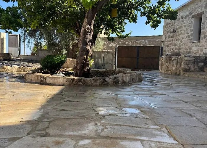 Cozy House With Indoor Fireplace * Marathounta