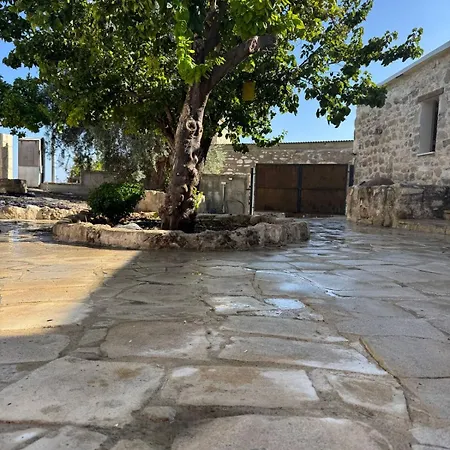 Traditional Stone House For Summer Escapes * Marathounta