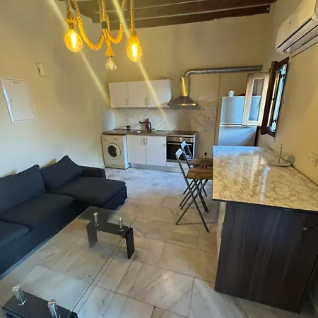 Cozy House With Indoor Fireplace Apartment Marathounta