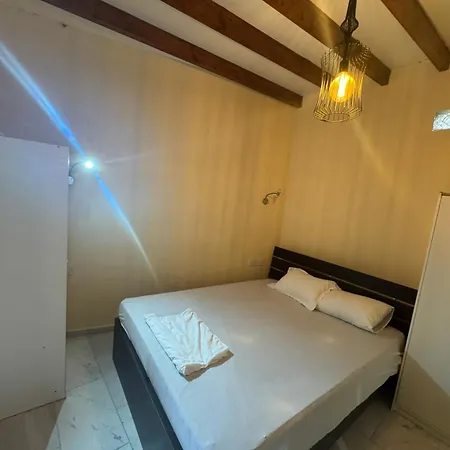 Cozy House With Indoor Fireplace Marathounta