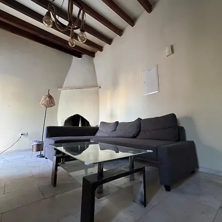 Traditional Stone House For Summer Escapes *