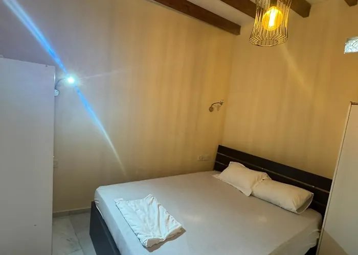 Cozy House With Indoor Fireplace Marathounta